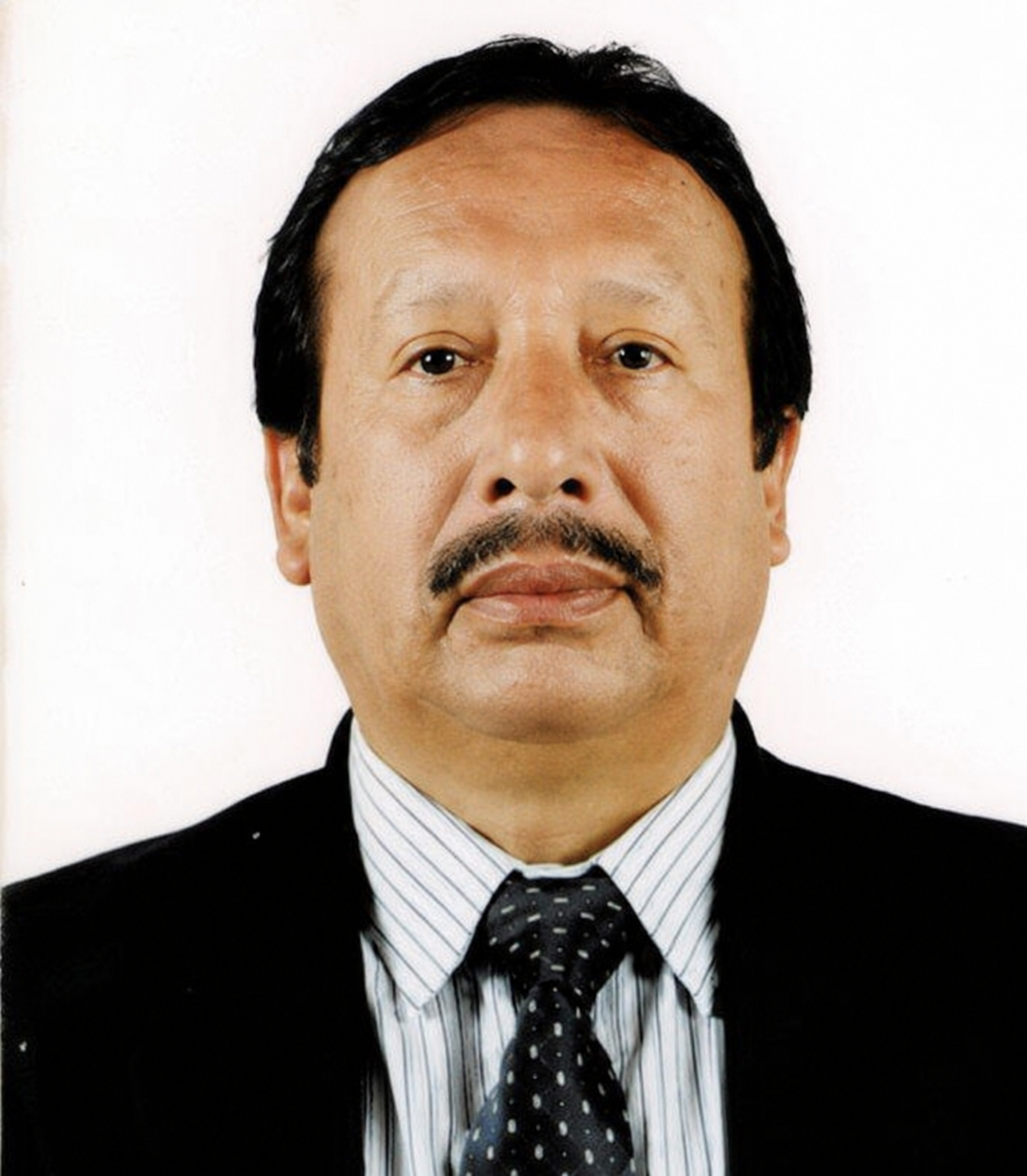 Dr. Gil Gumercindo Quillama Virto