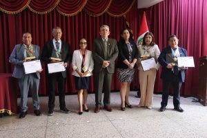 FACULTAD DE TECNOLOGÍA DE LA UNE RECIBE COLIBRÍ DE LA CALIDAD EDUCATIVA TRAS ACREDITACIÓN DE TRES PROGRAMAS DE ESTUDIOS