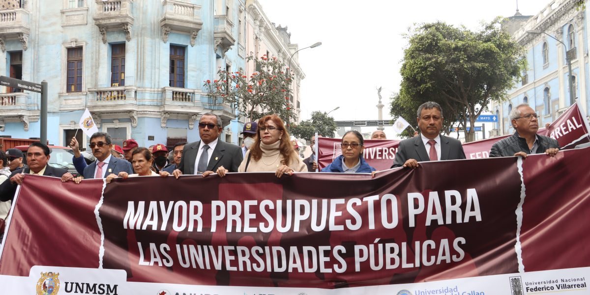 Universidades públicas marchan para exigir mayor presupuesto - Universidad Nacional de Educación Enrique Guzmán y Valle
